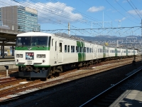 185系特急踊り子号が、JR三島駅を出発して伊豆箱根鉄道に乗り入れてきます。