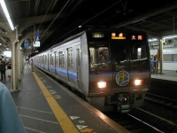 2003年7月撮影、大阪駅にて。USJのヘッドマークを掲出しています。