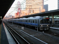 2003年10月撮影、大阪駅にて。高槻から篠山口までロングランする普通電車がありました。