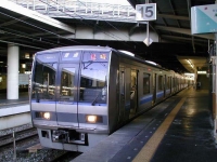 2002年9月撮影、新大阪駅にて。207系F1編成が、尼崎行きの普通電車の運用に入っていました。