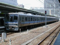 2003年7月撮影、大阪駅にて。まだ橋上駅舎ができる前です。
