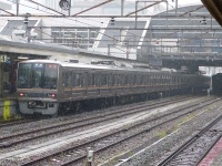 2012年7月撮影、雨の京都駅にて