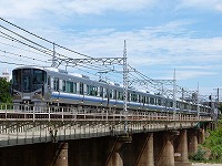 大和川鉄橋を渡る