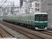 2008年7月撮影、野江駅にて。天満橋行き区間急行に充当される7200系7202F。