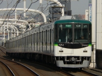 2010年12月撮影、寝屋川市駅にて。区間急行中之島行きに充当される7200系7202F。