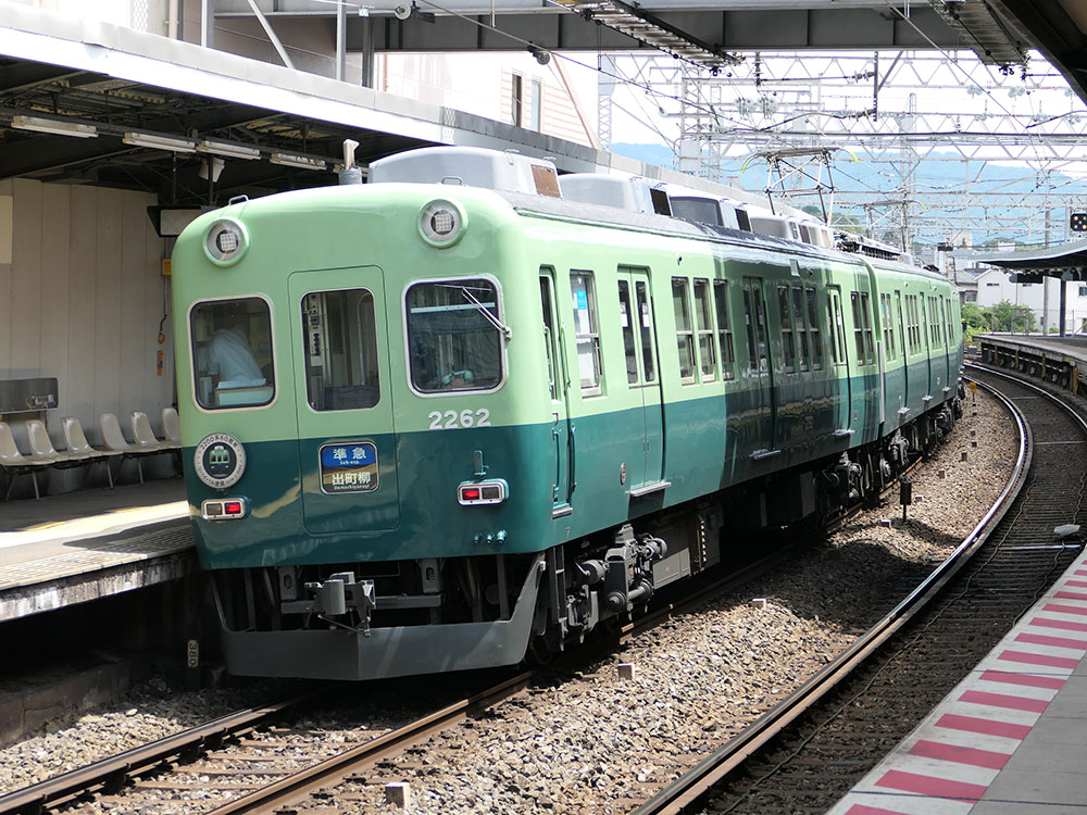 京阪2200系リバイバル塗装