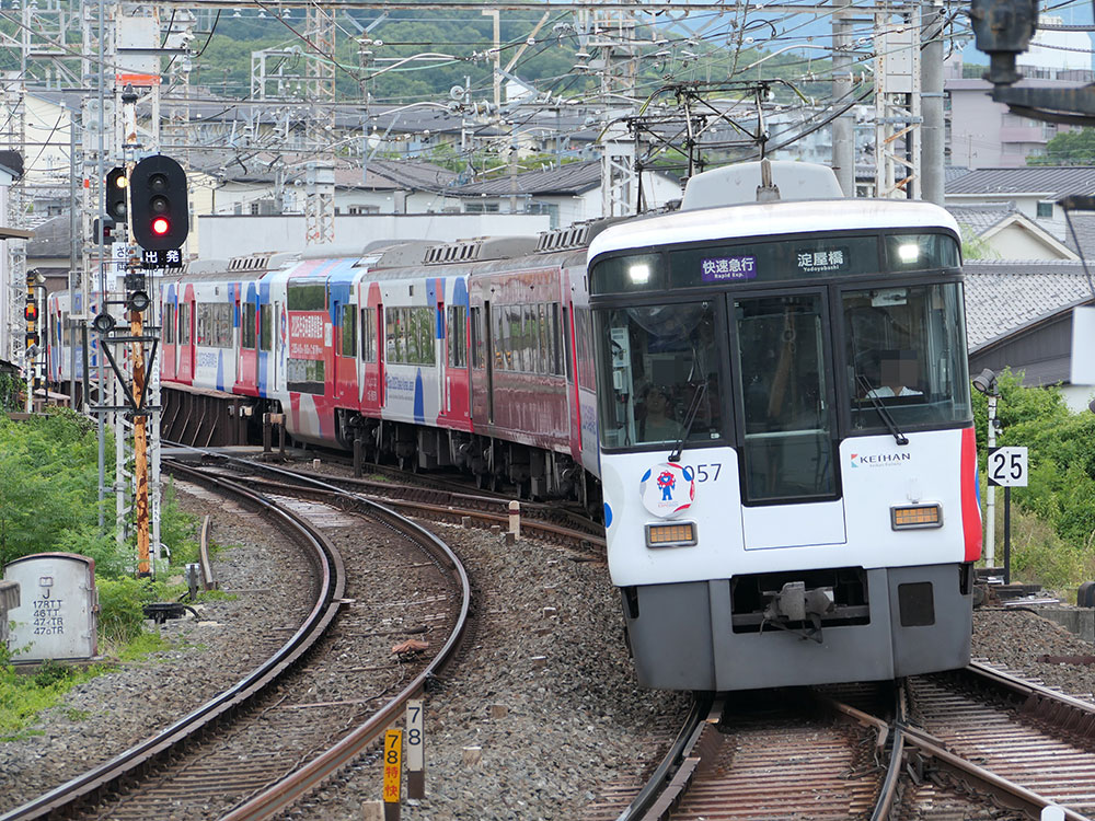 京阪8000系万博ラッピング号