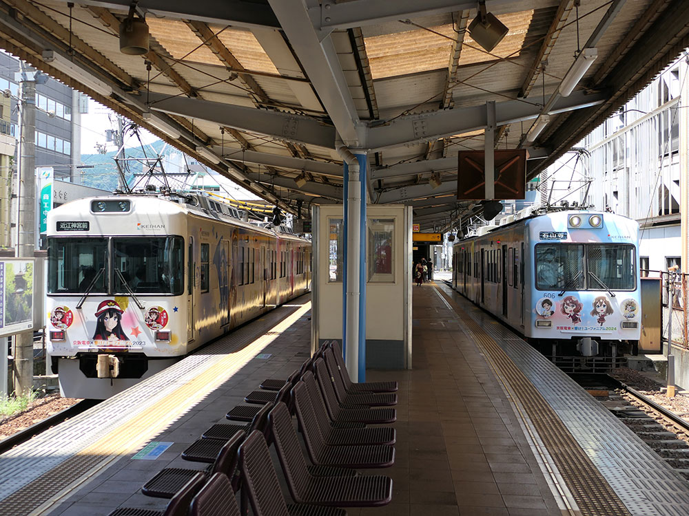 京阪電車X響け！ユーフォニアムラッピング編成の並び