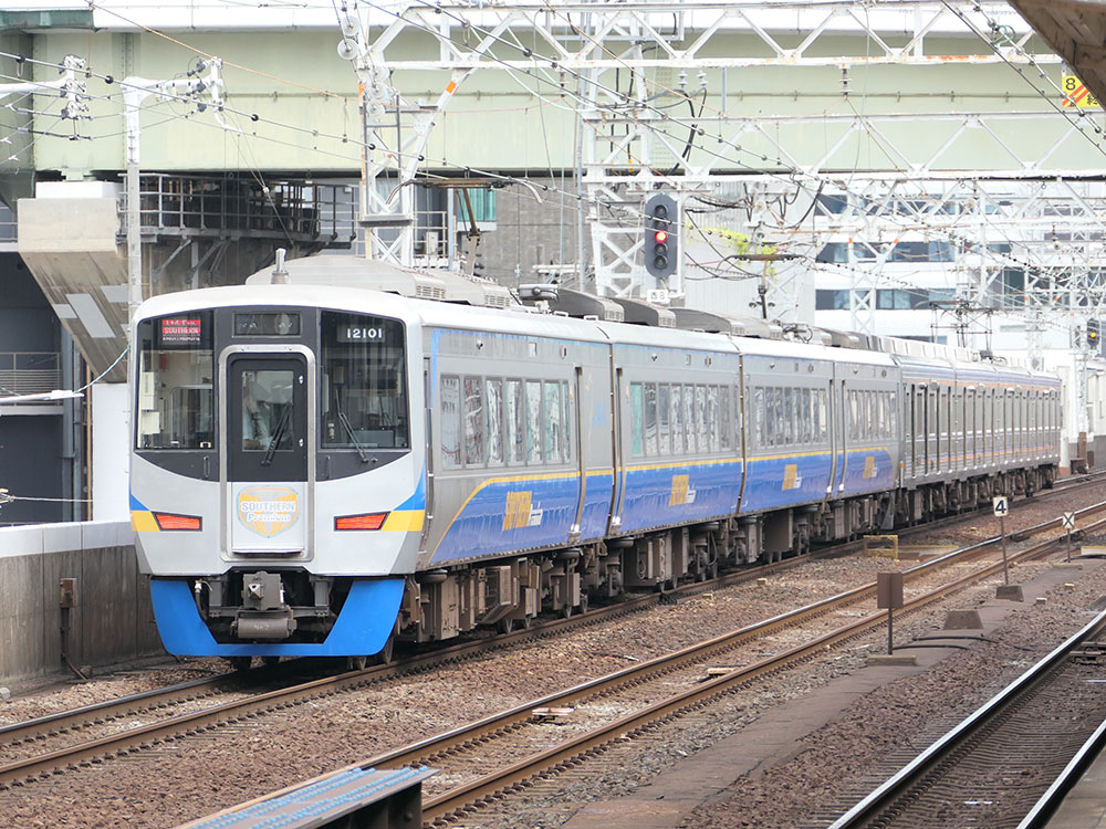 南海１２000系特急サザン