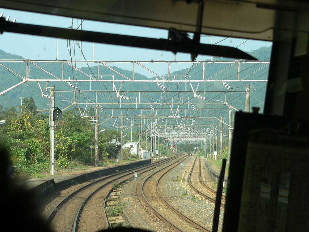 車内から眺める新疋田駅