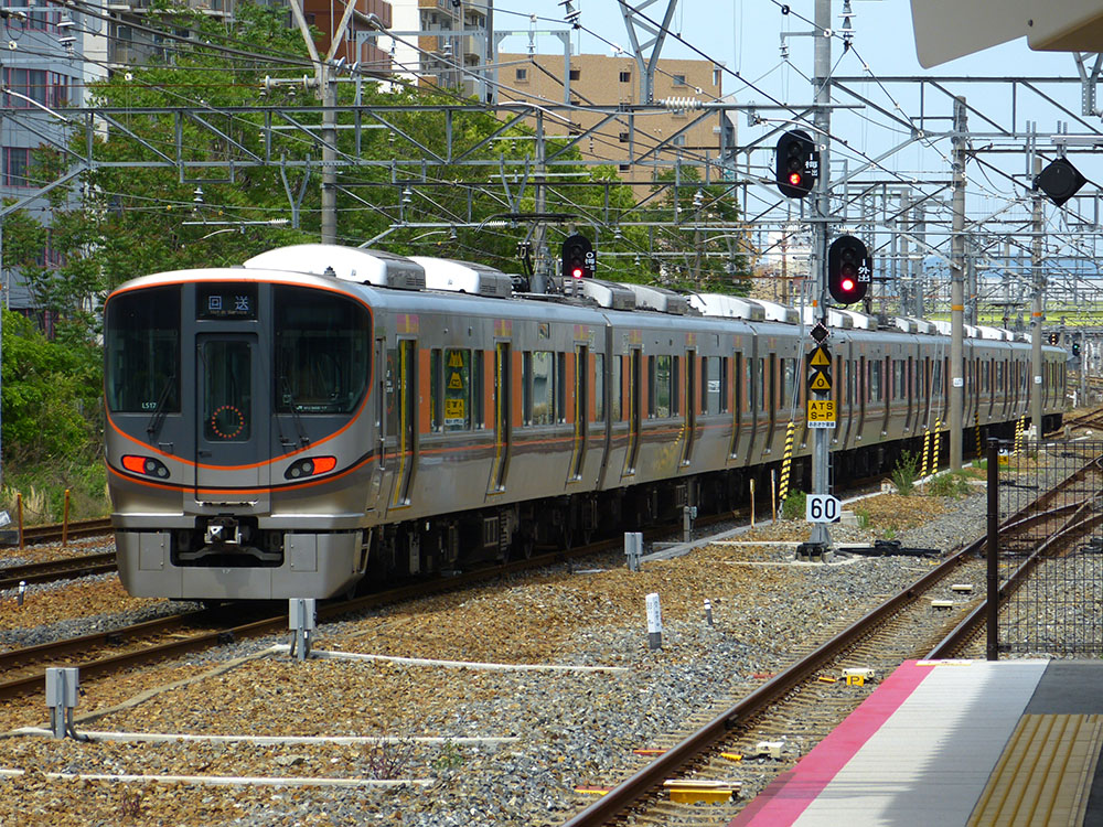 323系新大阪駅にて