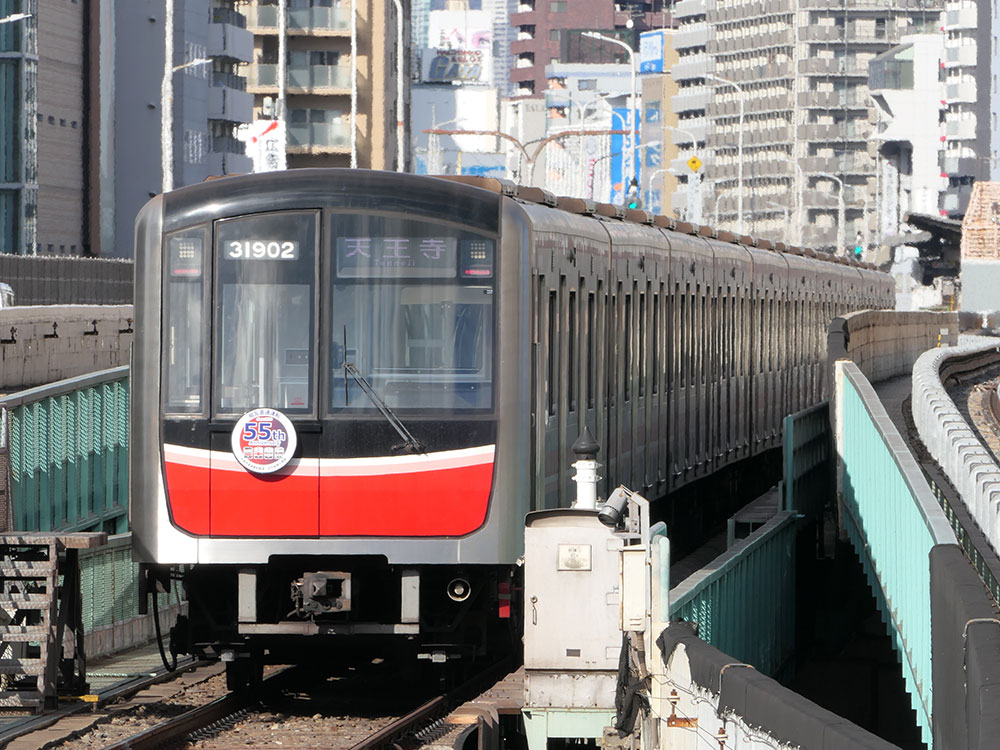 大阪メトロ御堂筋線－北大阪急行電鉄 相互直通運転開始55周年記念ヘッドマークを掲出した31602F